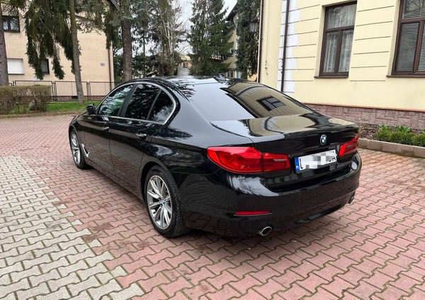 BMW Seria 5 cena 158000 przebieg: 105000, rok produkcji 2017 z Karczew małe 121